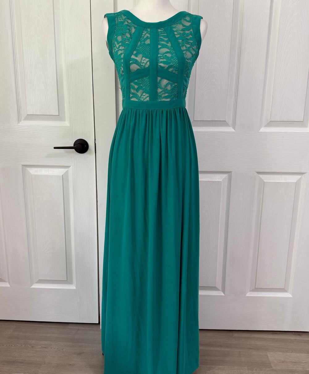 Morgan & Co. Women's Turquoise Lace Scoop Back Formal Dress Size 1/2